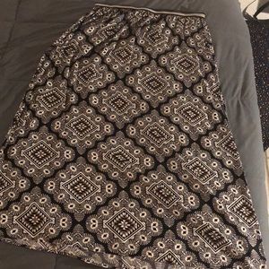 Elastic waist maxi skirt